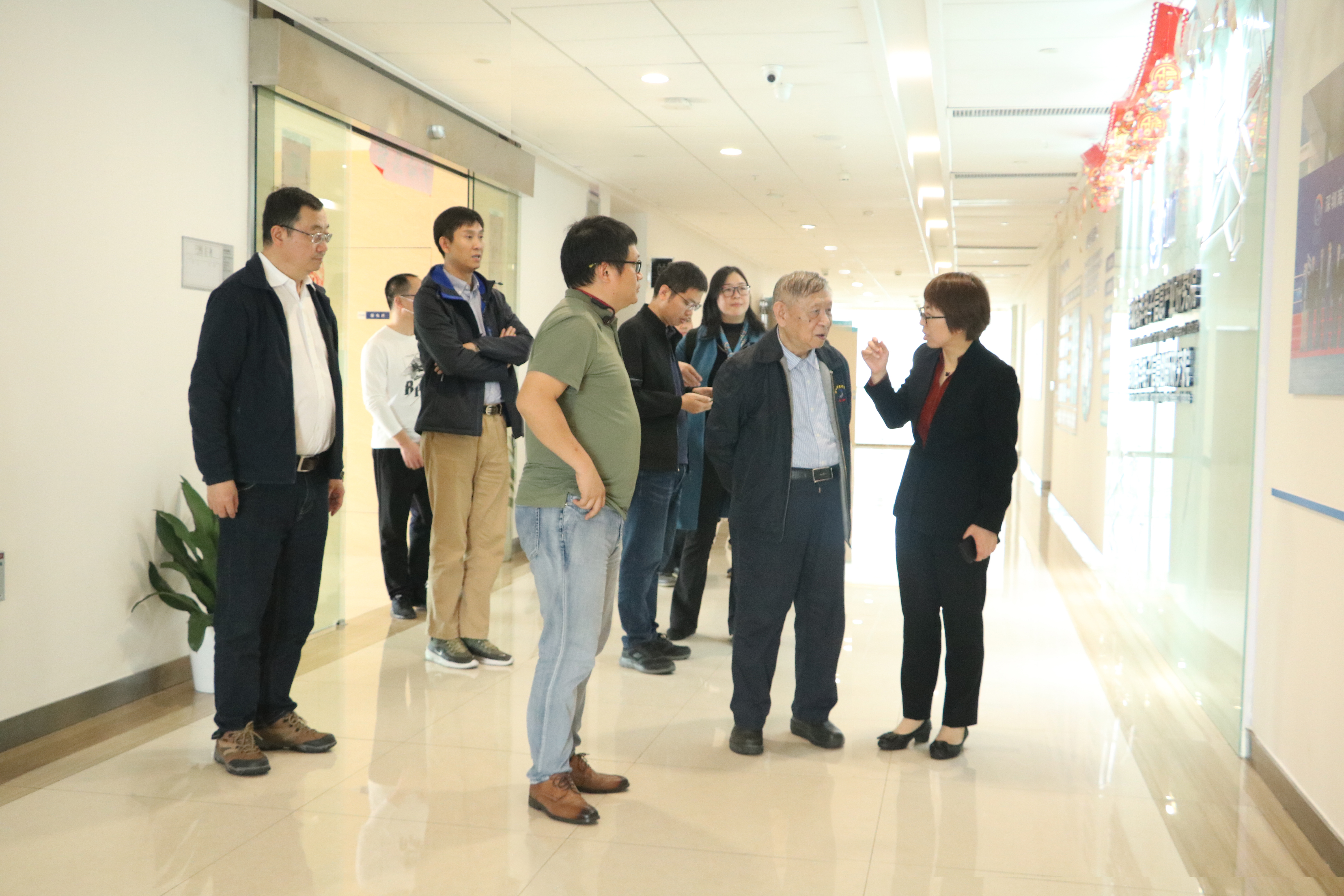 範滇元院士攜常熟科(kē)協、亨通(tōng)海(hǎi)洋領導一(yī)行(xíng)赴海(hǎi)洋電(diàn)子(zǐ)信息産業(yè)研究院開(kāi)展深度合作(zuò)交流(圖1) 範滇元院士攜常熟科(kē)協、亨通(tōng)海(hǎi)洋領導一(yī)行(xíng)赴海(hǎi)洋電(diàn)子(zǐ)信息産業(yè)研究院開(kāi)展深度合作(zuò)交流(圖1)