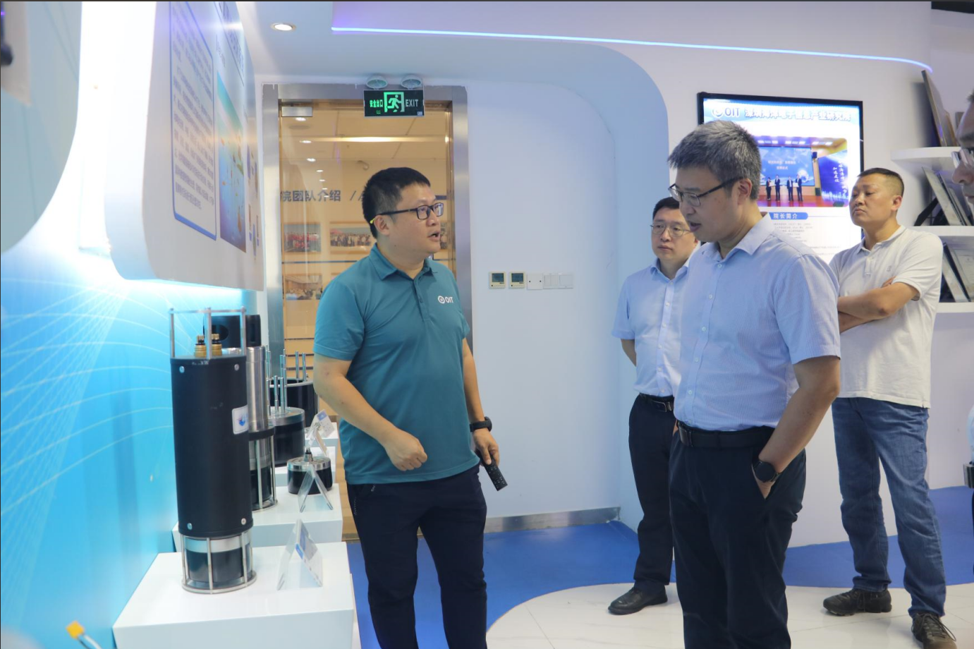 深圳海(hǎi)洋發展局陳華平局長(cháng)領導一(yī)行(xíng)莅臨智慧海(hǎi)洋與研究院參觀交流(圖1) 深圳海(hǎi)洋發展局陳華平局長(cháng)領導一(yī)行(xíng)莅臨智慧海(hǎi)洋與研究院參觀交流(圖1)