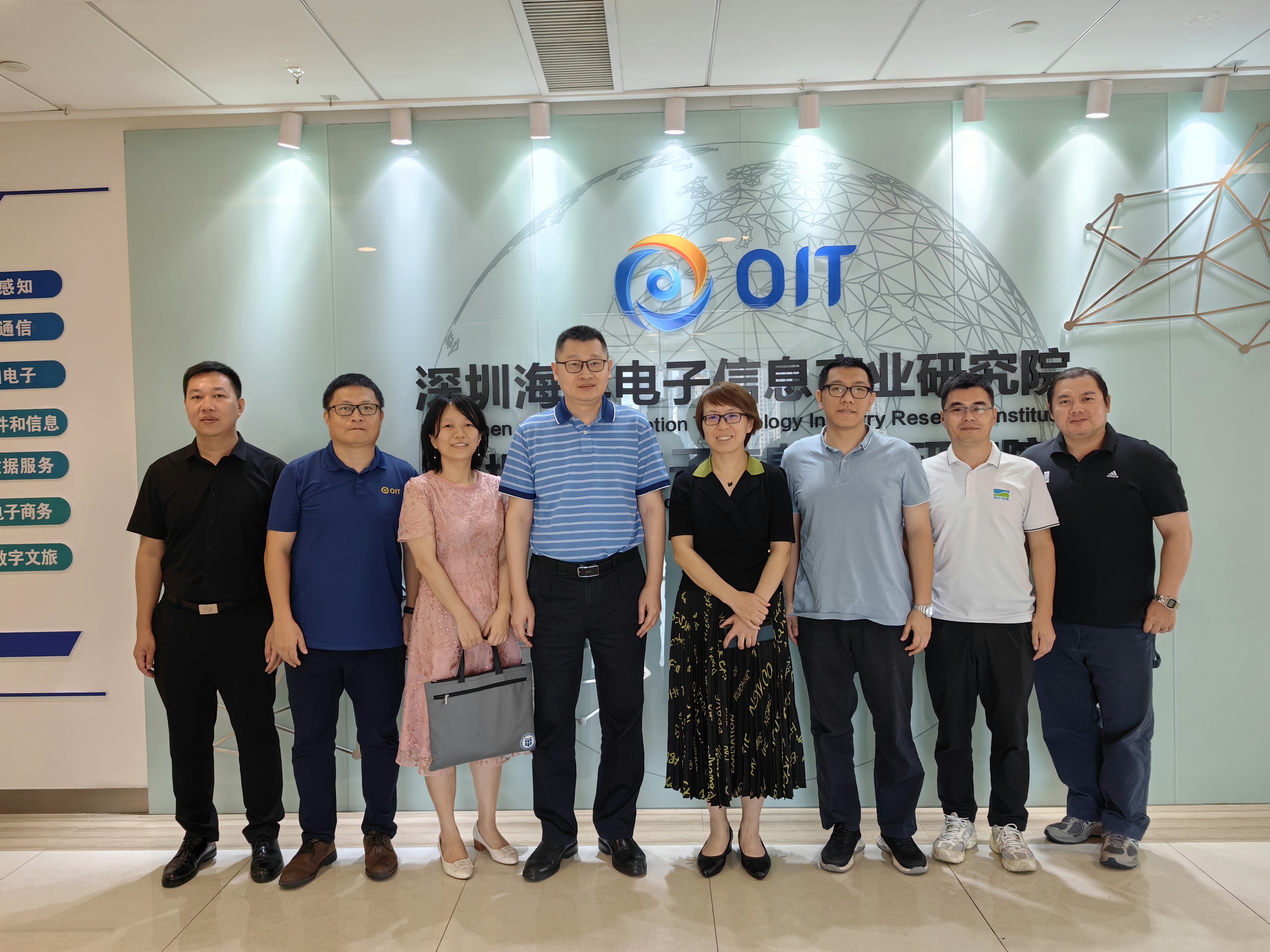 廣東(dōng)省科(kē)技(jì)廳領導一(yī)行(xíng)參觀調研海(hǎi)洋電(diàn)子(zǐ)信息産業(yè)研究院&智慧海(hǎi)洋科(kē)技(jì)(圖1)