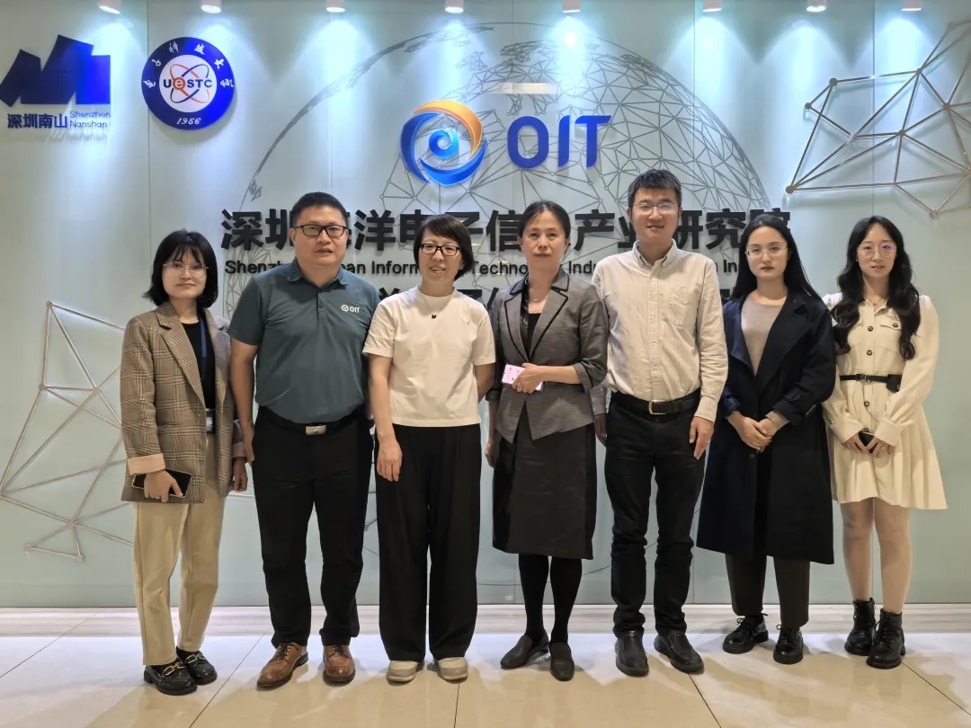 深圳市(shì)大(dà)鵬新區(qū)管委會(huì)副主任何志(zhì)梅一(yī)行(xíng)莅臨智慧海(hǎi)洋&研究院參觀交流(圖1) 深圳市(shì)大(dà)鵬新區(qū)管委會(huì)副主任何志(zhì)梅一(yī)行(xíng)莅臨智慧海(hǎi)洋&研究院參觀交流(圖1)