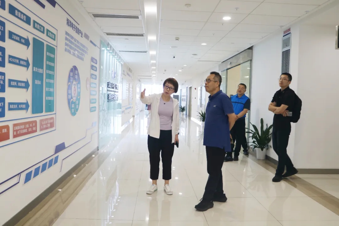 熱(rè)烈歡迎原山(shān)東(dōng)海(hǎi)洋與漁業(yè)廳副廳長(cháng)姜清春莅臨智慧海(hǎi)洋&産業(yè)研究院指導工(gōng)作(zuò)(圖1)