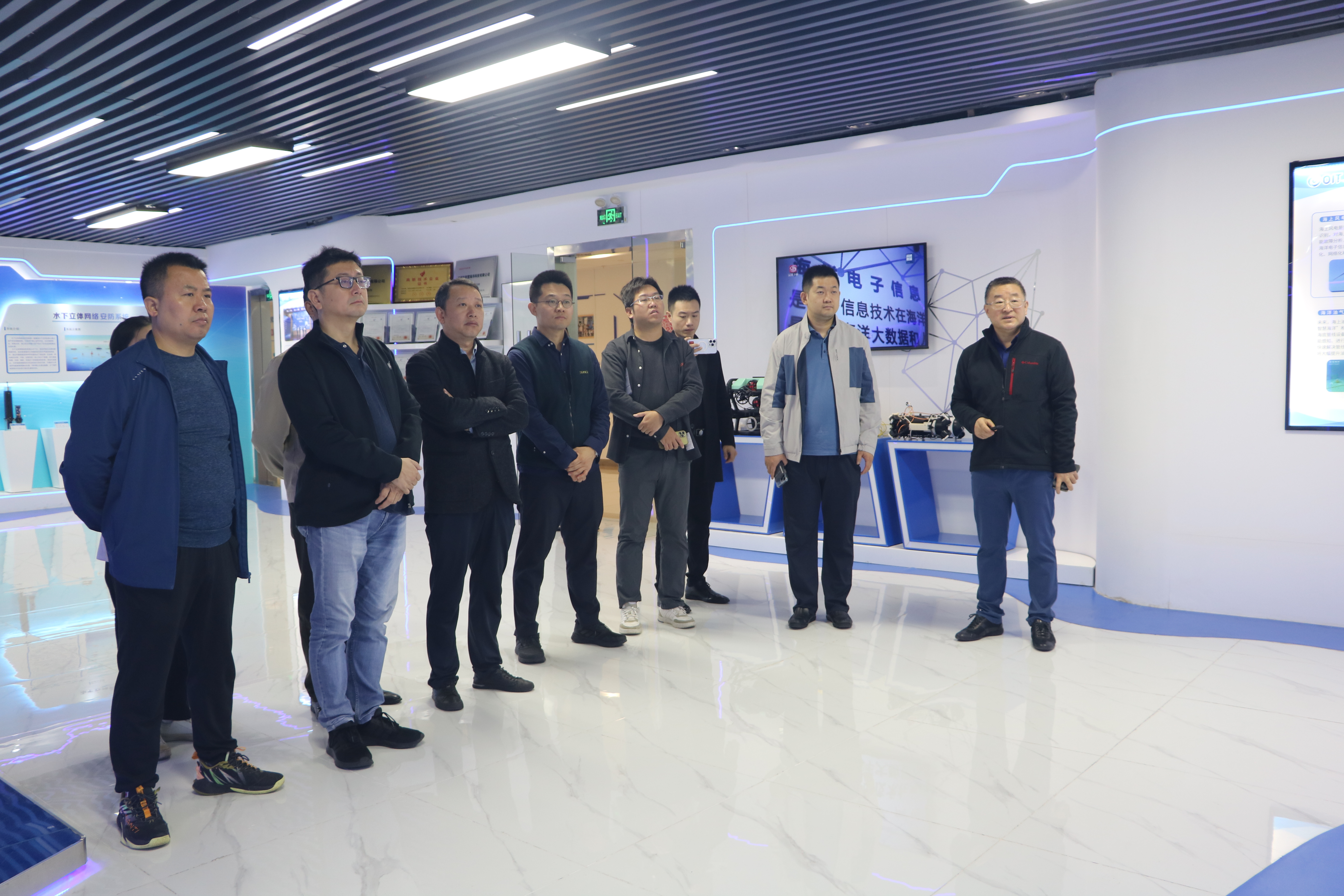 深圳市(shì)先進技(jì)術(shù)轉化(huà)應用(yòng)促進會(huì)、浙江大(dà)學海(hǎi)南(nán)研究院、國(guó)家(jiā)技(jì)術(shù)轉移海(hǎi)南(nán)中心組團莅臨海(hǎi)洋電(diàn)子(zǐ)信息産業(yè)研究院調研(圖1) 深圳市(shì)先進技(jì)術(shù)轉化(huà)應用(yòng)促進會(huì)、浙江大(dà)學海(hǎi)南(nán)研究院、國(guó)家(jiā)技(jì)術(shù)轉移海(hǎi)南(nán)中心組團莅臨海(hǎi)洋電(diàn)子(zǐ)信息産業(yè)研究院調研(圖1)